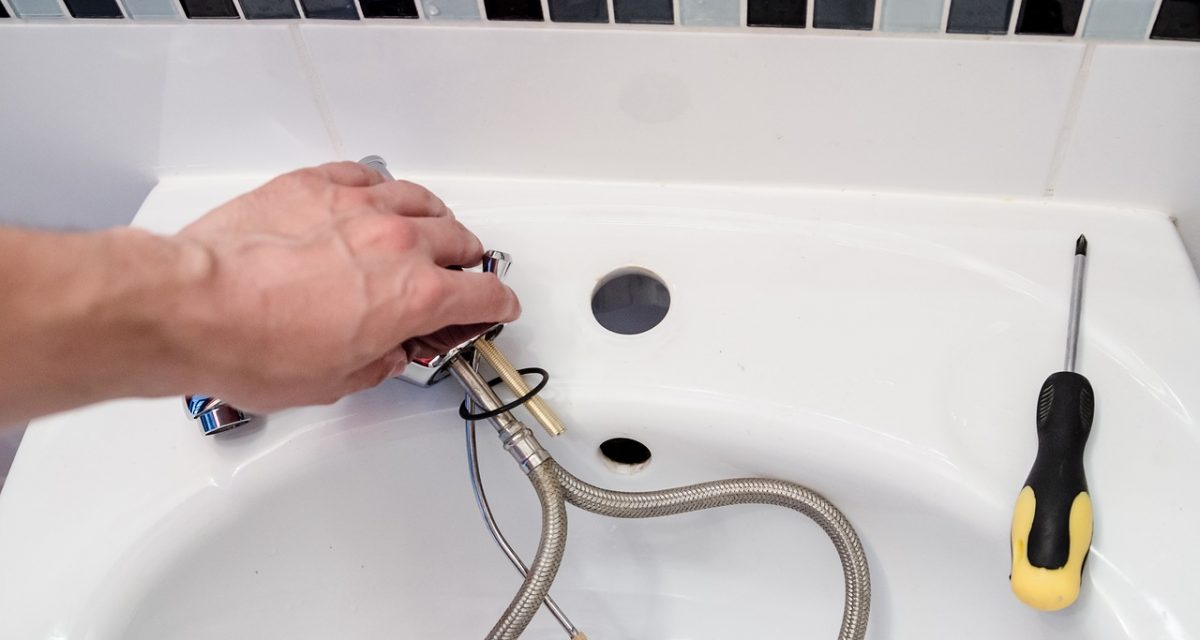 plumber, repair, tap-2788332.jpg